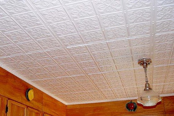 Плитка для потолка из пенопласта - правильная покраска потолочной плитки 1